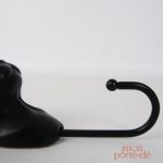 Porte-clé Chien Noir pour intérieur moderne