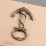 Porte-clé en acier avec fonction décapsuleur