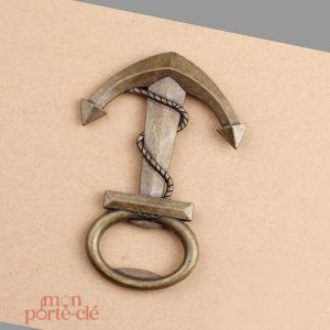 Porte-clé en acier avec fonction décapsuleur