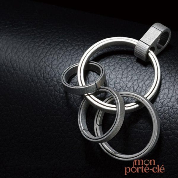 Porte-clé titane avec design moderne