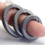 Accessoire porte-clé avec mousqueton titane