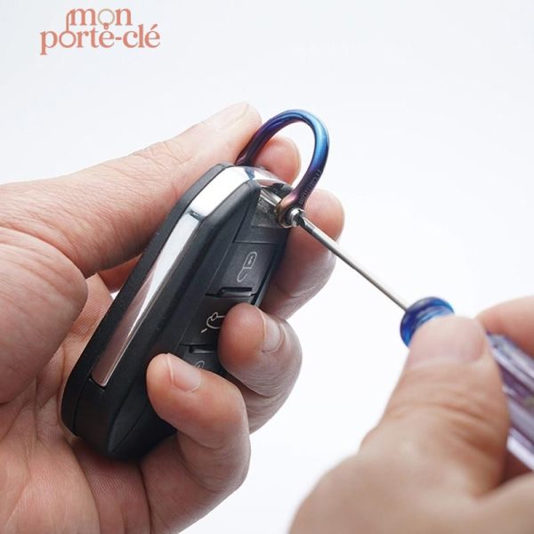 Étrier titane, pratique et stylé pour clés