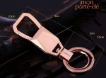 Accessoire pratique, porte-clé homme en acier design