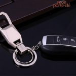 Bijou en acier, porte-clé homme au style contemporain