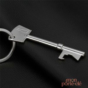 Porte-clé en acier avec fonction décapsuleur