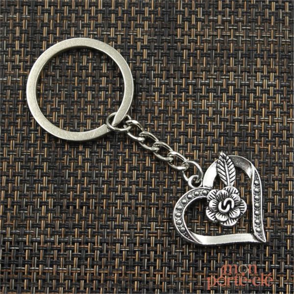 Porte-Clé en forme de cœur avec rose symbolique