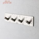 Crochet auto-adhésif pour porte-clés et objets légers