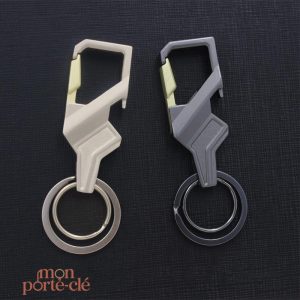 Porte-clé en acier avec fonction décapsuleur