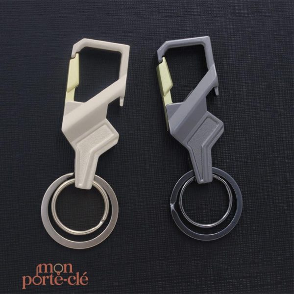 Porte-clé en acier avec fonction décapsuleur