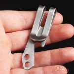 Porte-Clé en acier avec fonction décapsuleur intégré