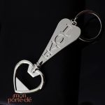 Décapsuleur en acier : porte-clé design élégant