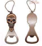 Accessoire pratique : porte-clé décapsuleur crâne