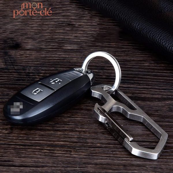 Porte-clé titane avec fonction décapsuleur
