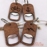 Porte-clé en bois avec décapsuleur intégré