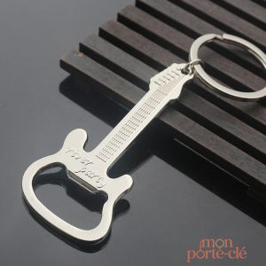 Décapsuleur Guitare en porte-clé pratique et élégant