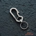 Porte-clé minimaliste avec fonction décapsuleur