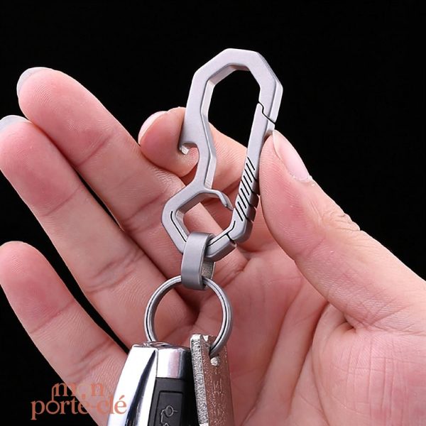 Porte-clé titane, un allié pour vos bouteilles