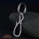 Accessoire multifonction : décapsuleur et porte-clé
