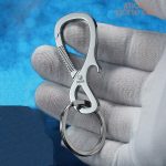 Accessoire tendance : porte-clé et décapsuleur en un