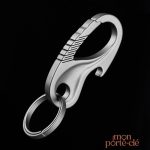 Accessoire porte-clé décapsuleur en titane