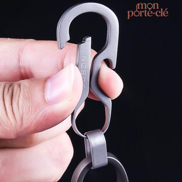Porte-clé fonctionnel en titane, décapsuleur pratique