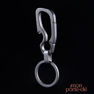 Décapsuleur porte-clé en titane élégant et pratique