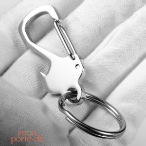 Accessoire pratique : porte-clé décapsuleur en acier