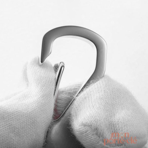 Design minimaliste : porte-clé décapsuleur Épuré