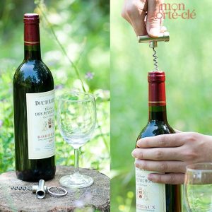 Porte-clé fonctionnel avec décapsuleur intégré