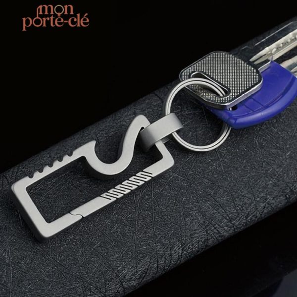 Décapsuleur porte-clé compact pour aventuriers