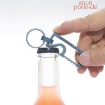 Élégant porte-clé décapsuleur en titane