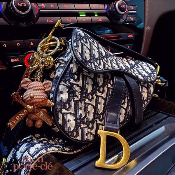 Porte-clé femme large, pour un look décontracté