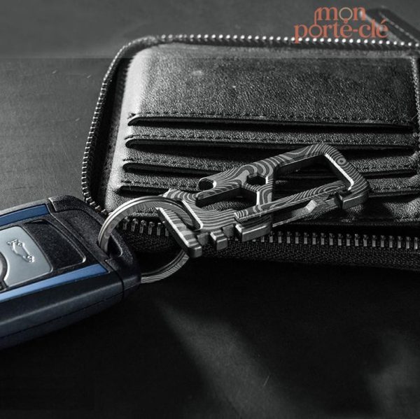 Outils pratiques dans un porte-clé