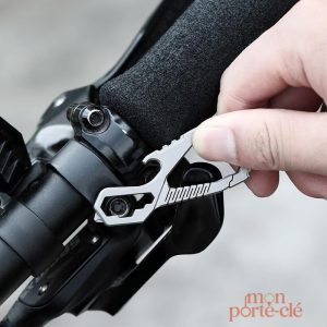 Mousqueton titane idéal pour clés et outils