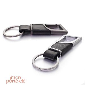 Accessoire en cuir avec mousqueton robuste