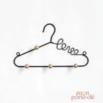 Accroche-objets mural en forme de cintre