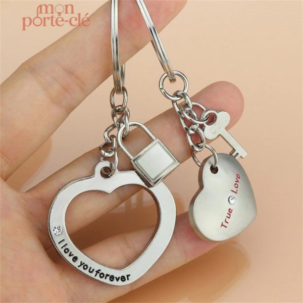 Porte-clé couple, accessoire symbolique de la passion
