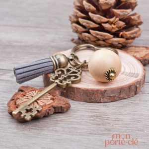 Trousseau ancien en métal pour porte-clé original