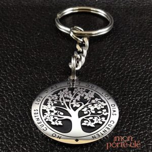 Bijou argenté en forme d'arbre de vie