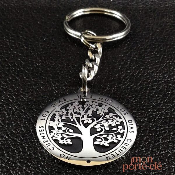 Bijou argenté en forme d'arbre de vie