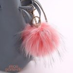 Bijou de Sac Pompon doux, finition soyeuse et agréable