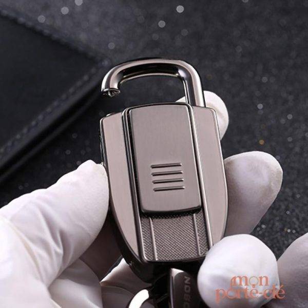 Briquet et porte-clé : un duo fonctionnel en acier