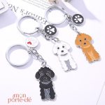 Porte-clé chien caniche en métal
