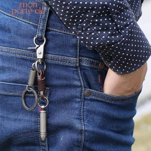 Accessoire en cuir, porte-clé design rétro