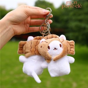 Porte-clé peluche représentant un chat câlin