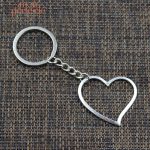 Porte-clé cœur design moderne en métal argenté