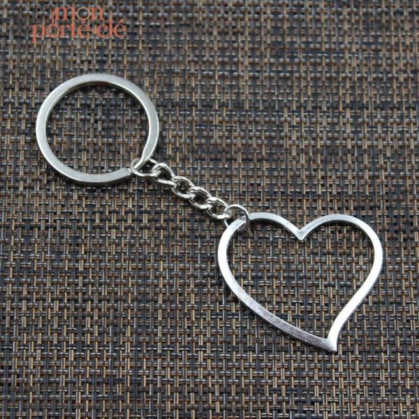 Porte-clé cœur design moderne en métal argenté