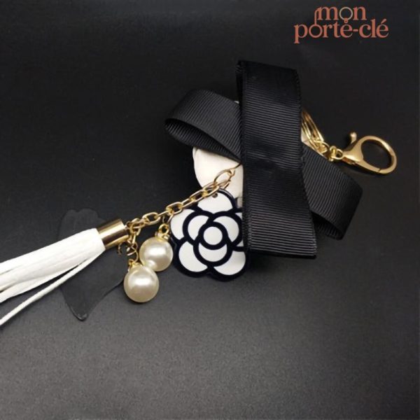 Porte-clé en cuir avec design de fleur