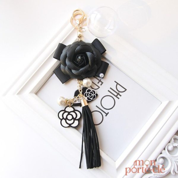 Porte-clé en cuir artisanal avec motif floral