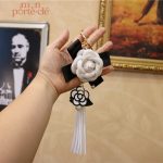 Porte-clé chic en cuir avec motif de fleur